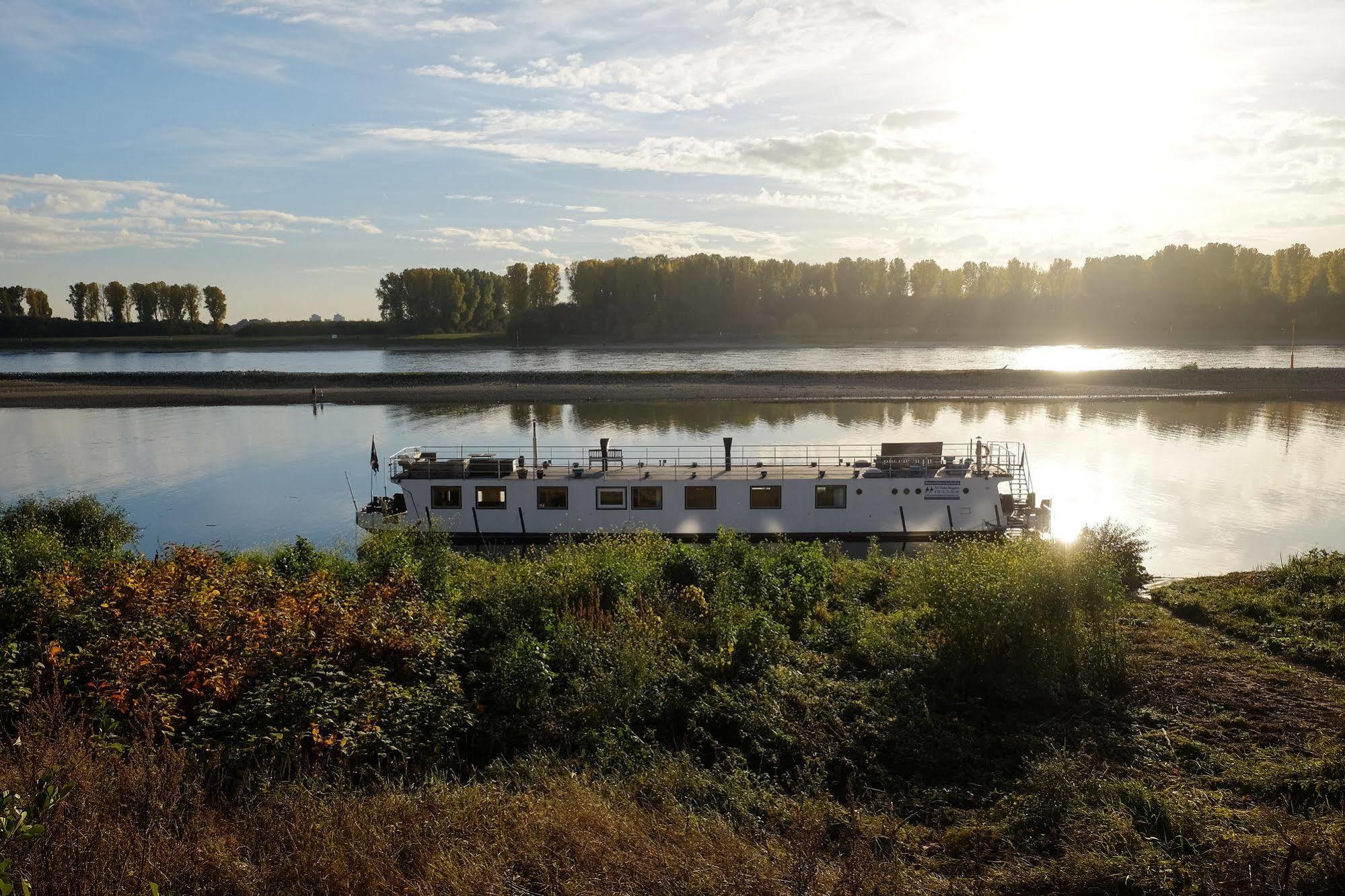 Rhein River Guesthouse - Direkt Am Rhein Leverkusen Extérieur photo
