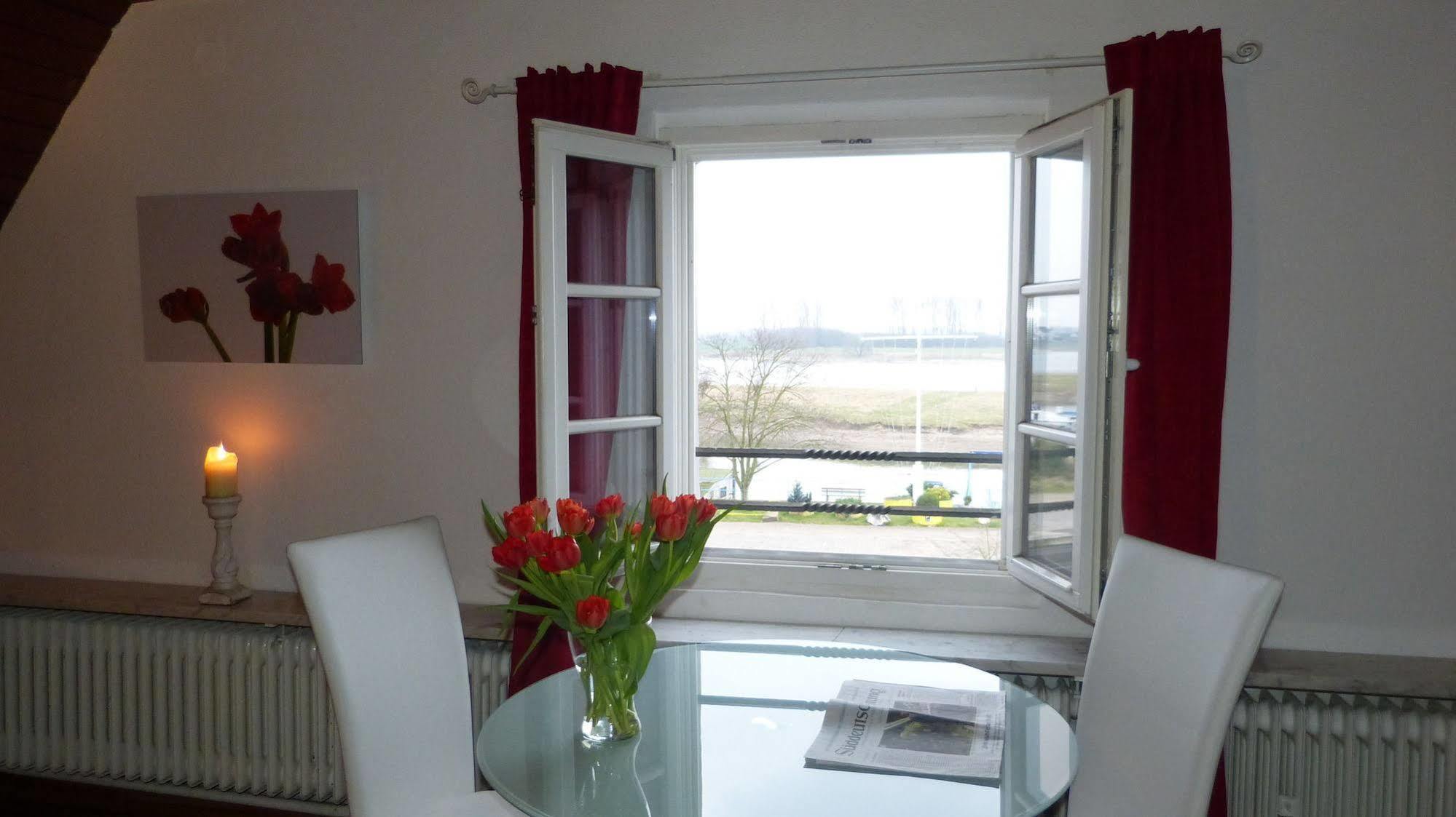 Rhein River Guesthouse - Direkt Am Rhein Leverkusen Extérieur photo
