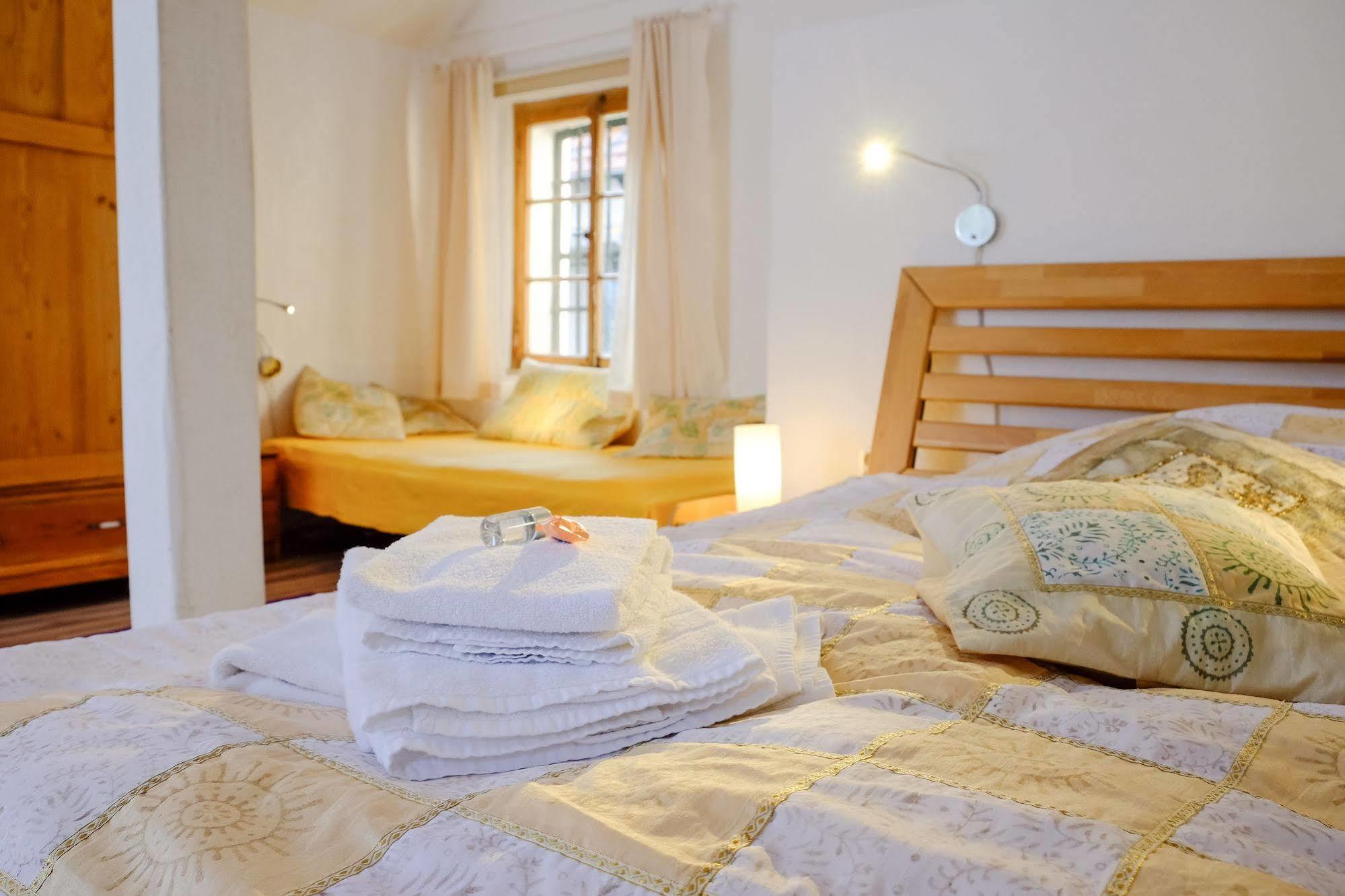 Rhein River Guesthouse - Direkt Am Rhein Leverkusen Extérieur photo
