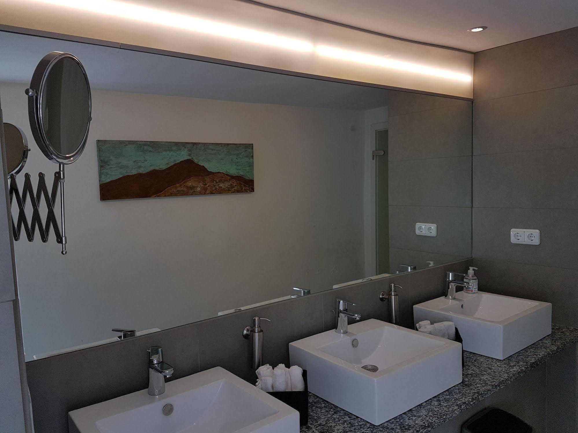 Rhein River Guesthouse - Direkt Am Rhein Leverkusen Extérieur photo
